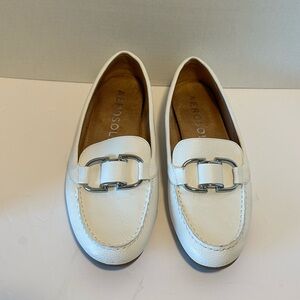Aerosoles White Faux Leather Loafers with Silver buckle‎ size 9,5
